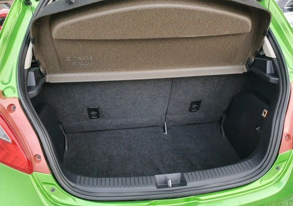 Mazda 2 cena 17700 przebieg: 190000, rok produkcji 2008 z Łazy małe 379